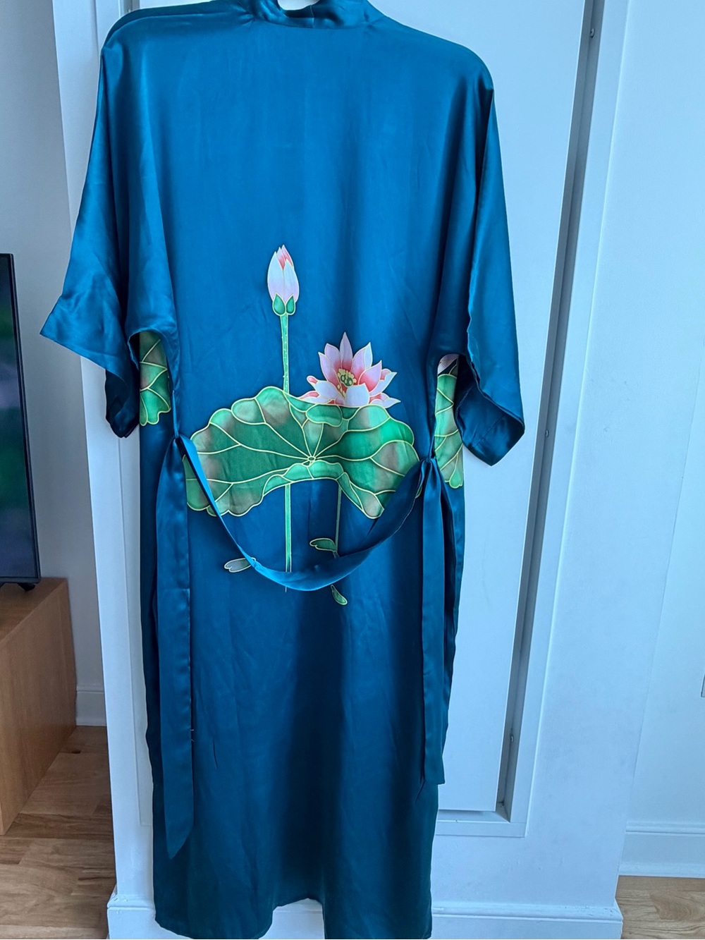 100% Silk, Hand-painted Kimono Robe - Women Intimates & Sleepwear - Picture 3 of 12